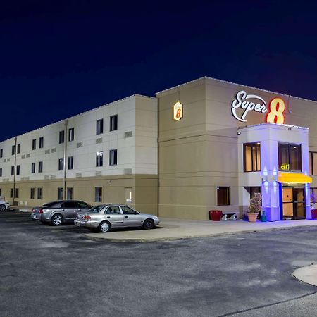 Super 8 By Wyndham Wichita North Otel Dış mekan fotoğraf