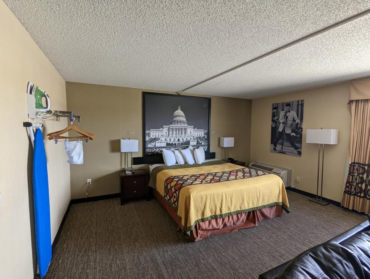 Super 8 By Wyndham Wichita North Otel Dış mekan fotoğraf