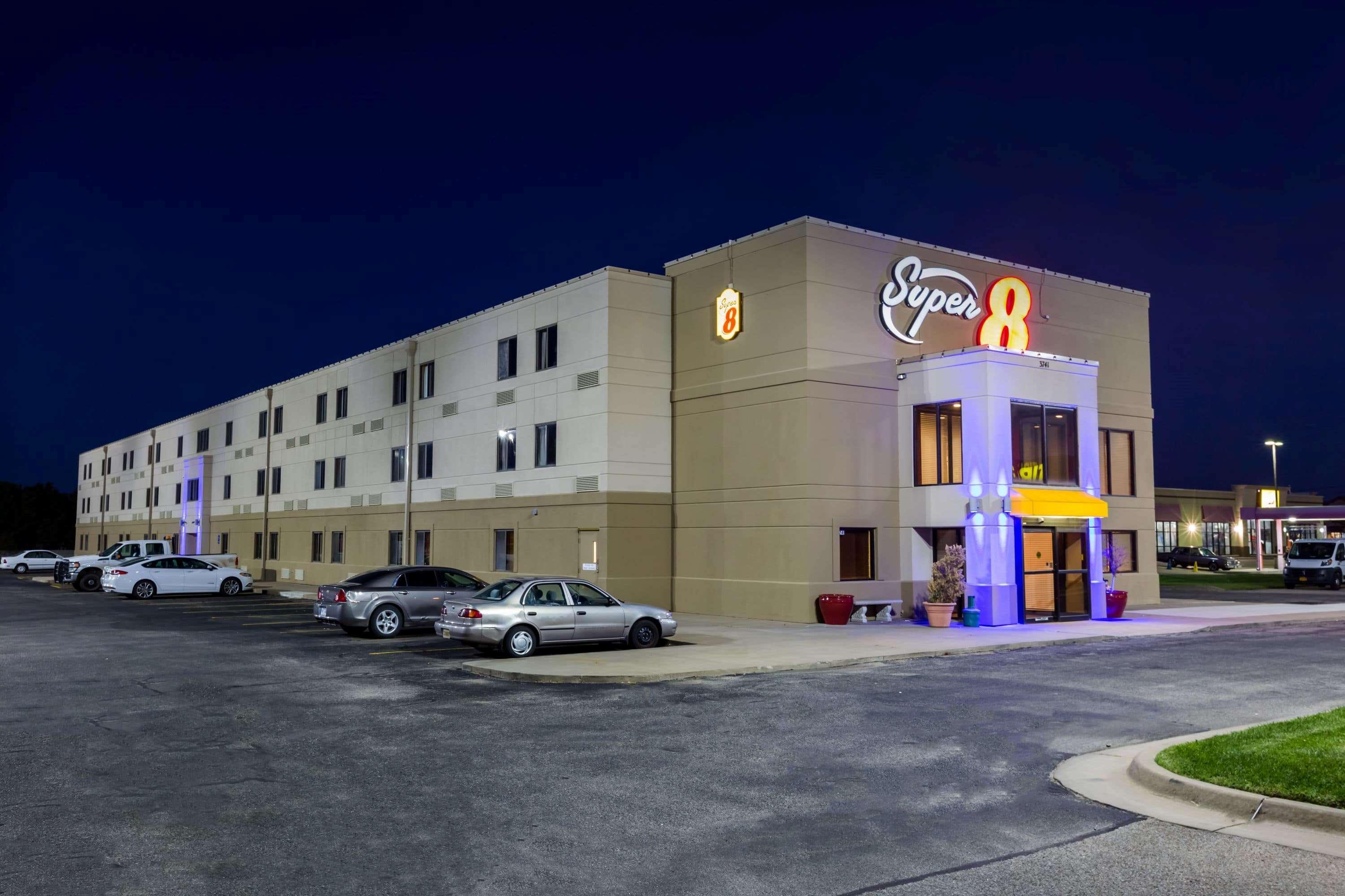 Super 8 By Wyndham Wichita North Otel Dış mekan fotoğraf