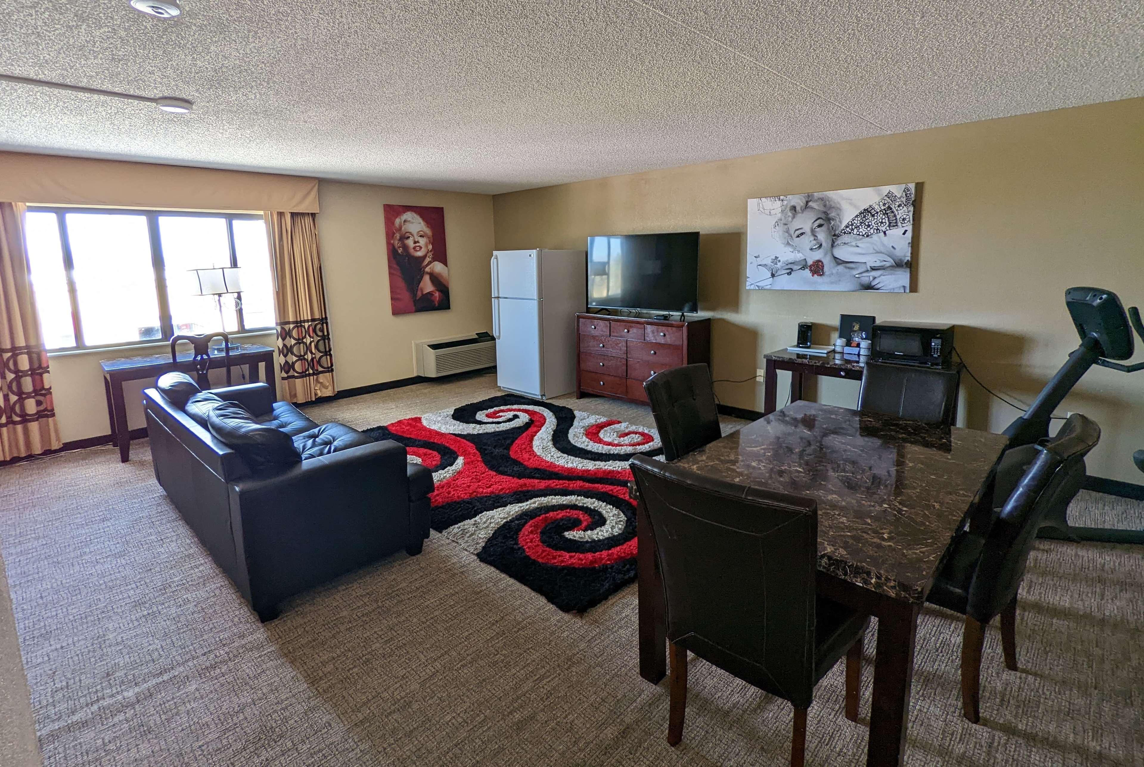 Super 8 By Wyndham Wichita North Otel Dış mekan fotoğraf