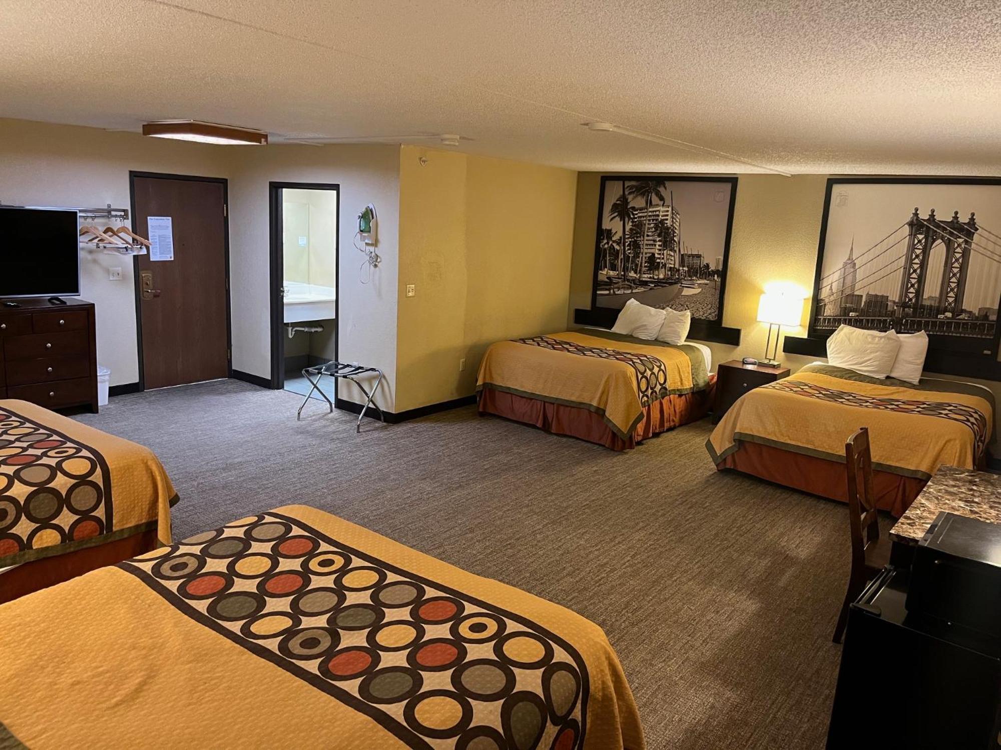 Super 8 By Wyndham Wichita North Otel Dış mekan fotoğraf