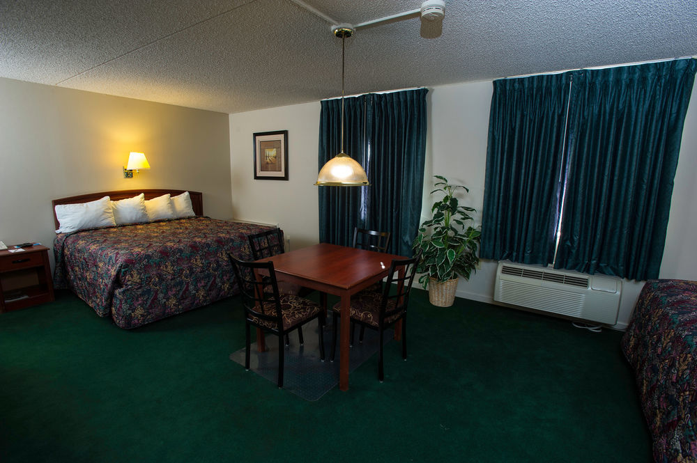 Super 8 By Wyndham Wichita North Otel Dış mekan fotoğraf