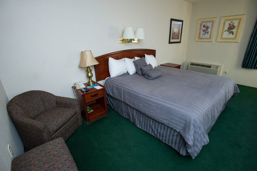 Super 8 By Wyndham Wichita North Otel Dış mekan fotoğraf