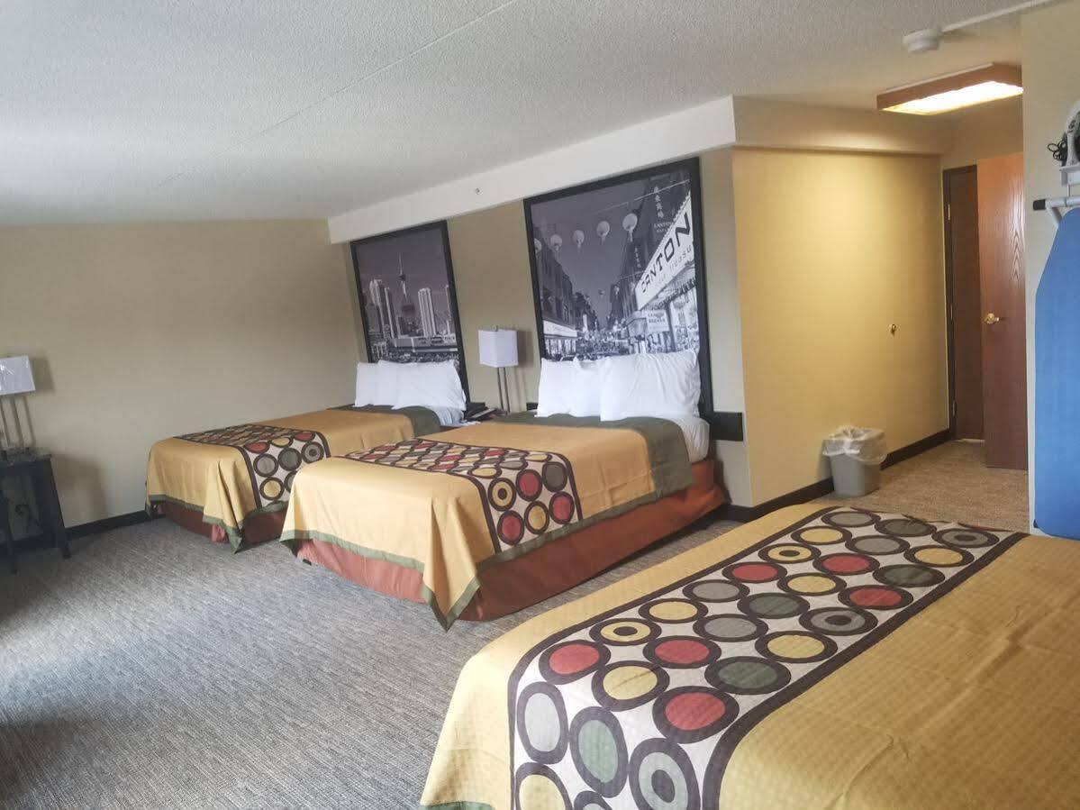 Super 8 By Wyndham Wichita North Otel Dış mekan fotoğraf