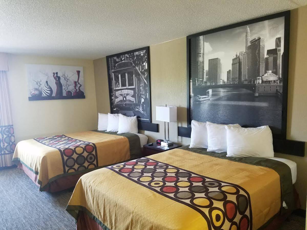 Super 8 By Wyndham Wichita North Otel Dış mekan fotoğraf
