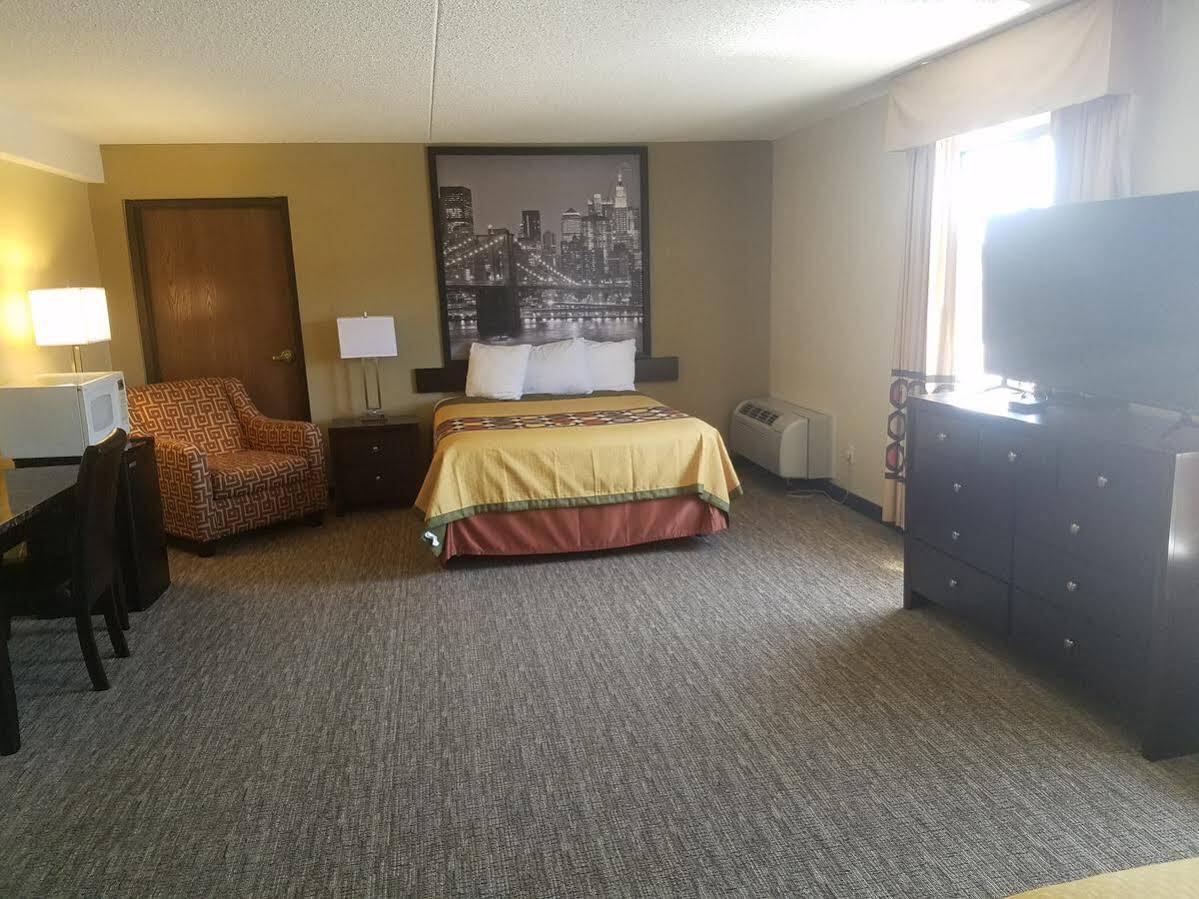 Super 8 By Wyndham Wichita North Otel Dış mekan fotoğraf